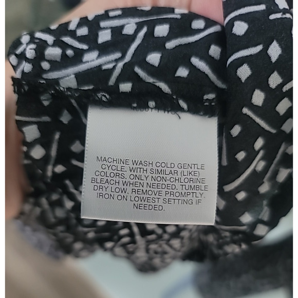 Laura Scott Woman's Size X Large Flared Sleeve Blouse Black White Flouncy - Picture 5 of 8